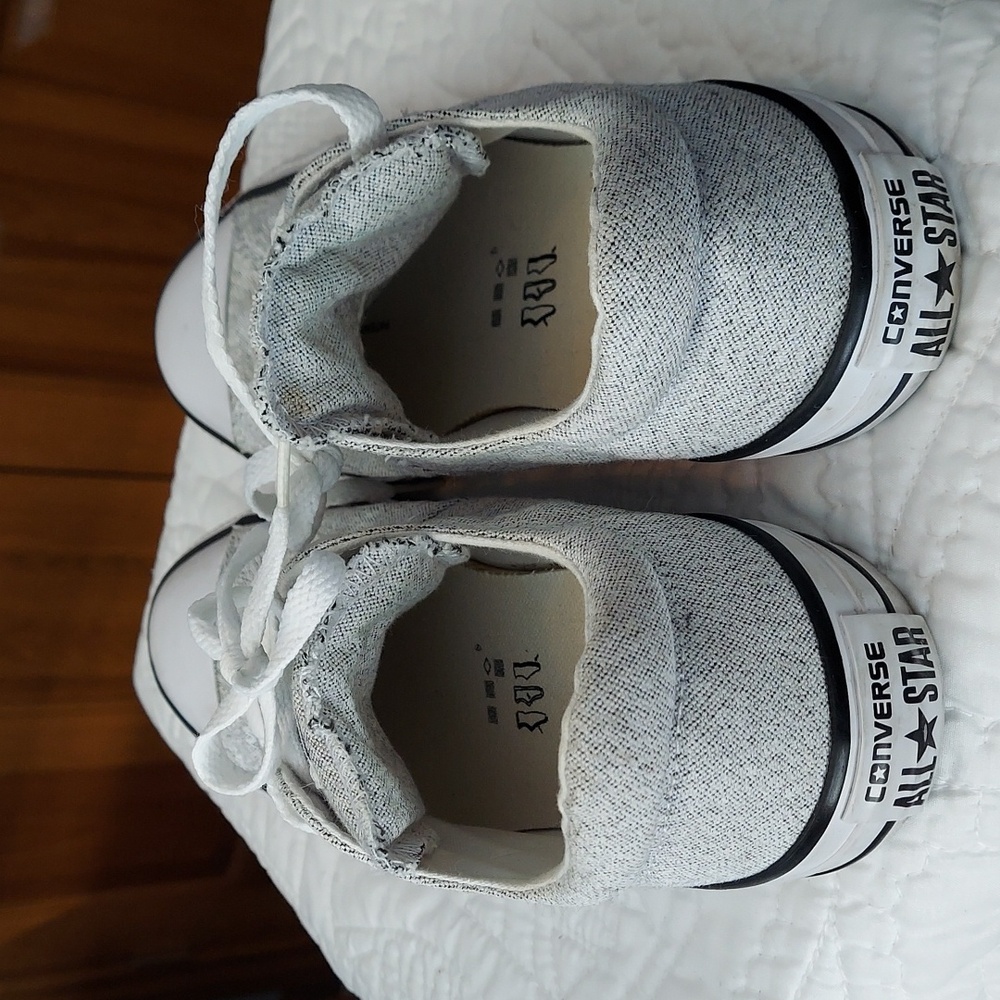 * Converse All Star Light Gray Sneakers, Size 8, Like New - Picture 3 of 8